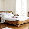 Спальная мебель из массива: кровать, комод, тумбочка