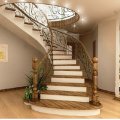 Монолитная лестница с деревянными ступенями и элементами ковки